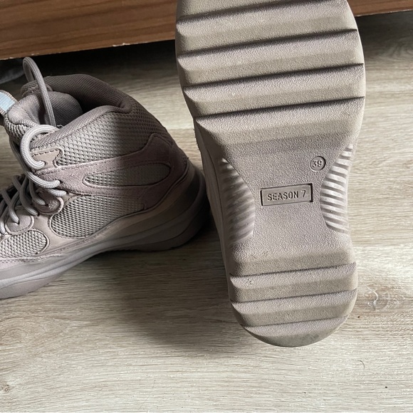 Yeezy Desert Boot in Cinder - Picture 2 of 6